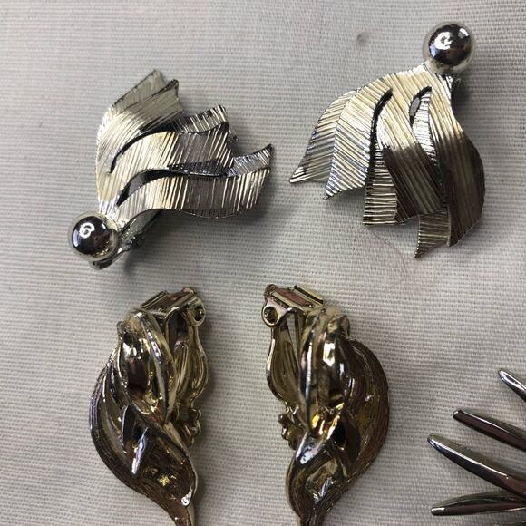 Vintage Lot of 4 Earrings & Brooch Coro Signed Silver Mod MCM Modern Retro - Picture 13 of 14